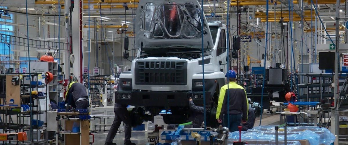 СБОРКА ГРУЗОВИКОВ ПРИОСТАНОВЛЕНА НА КАЛУЖСКОМ ЗАВОДЕ