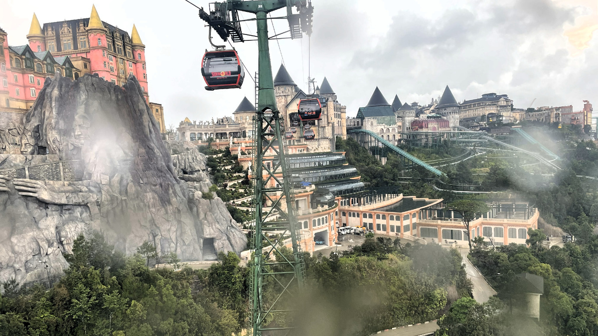 Вид на парк и подтверждение, как быстро меняется погода. Это послеобеденное фото, и ничего не предвещало дождя. 