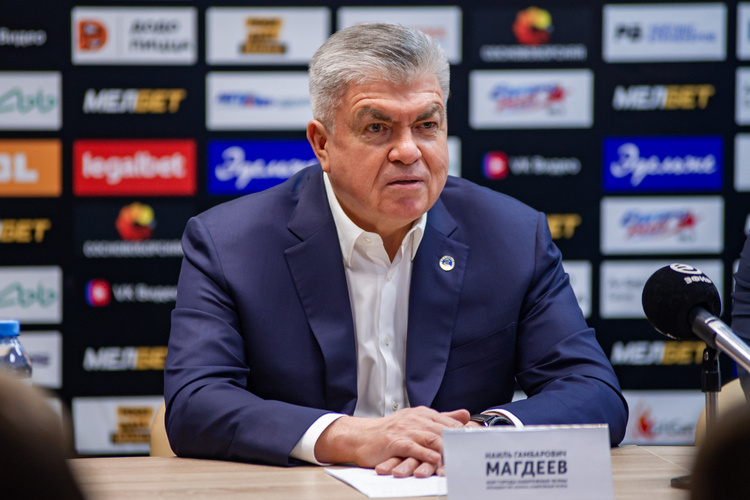    Пока «Челны» содержатся из городского бюджета (на фото — Наиль Магдеев).   
Фото: «БИЗНЕС Online»