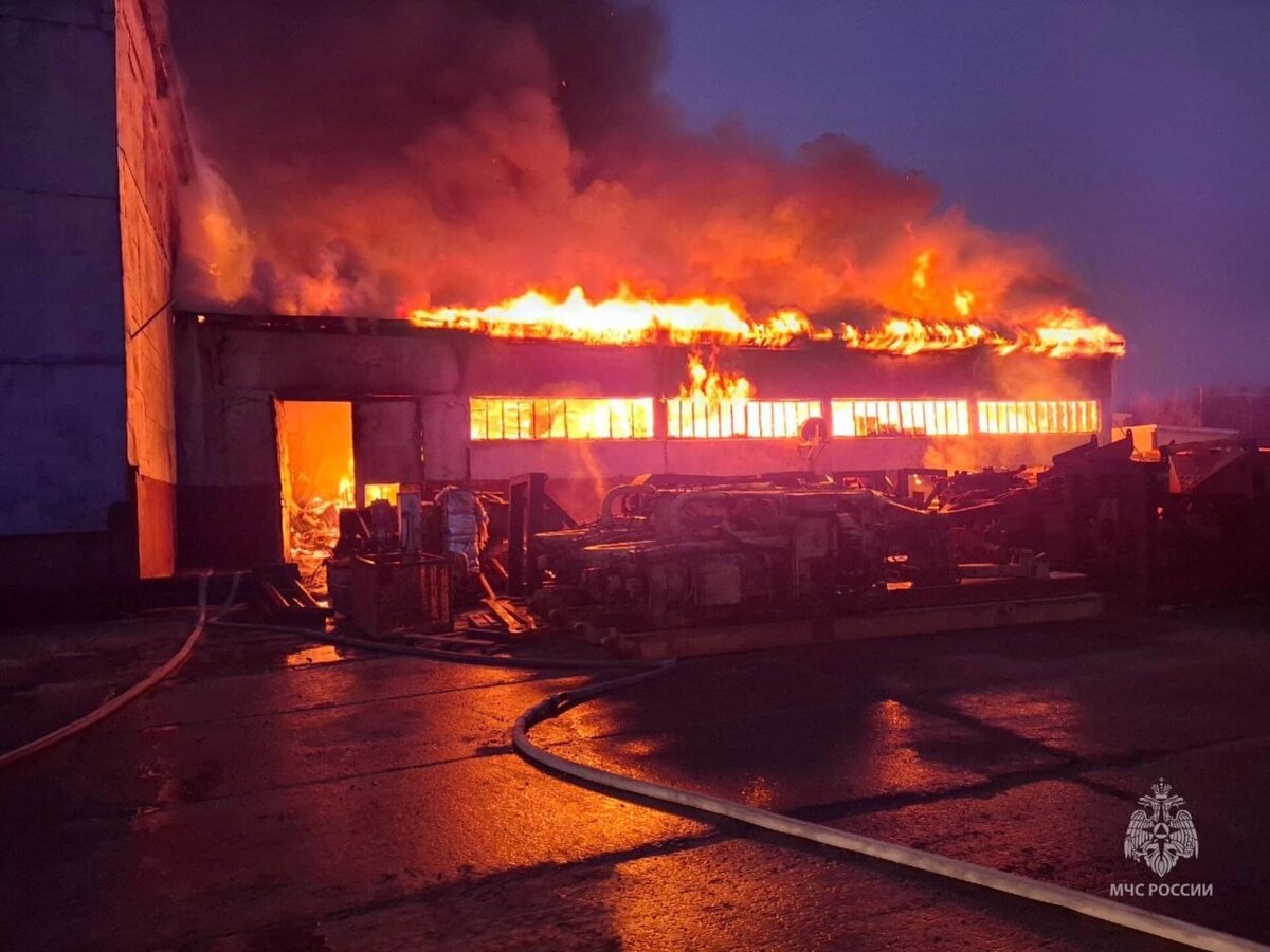   В Когалыме горел деревообрабатывающий цех