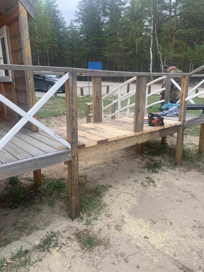    Рабочие восстановили разгромленный вандалами игровой комплекс в СегежеСегежский муниципальный округ / ВК