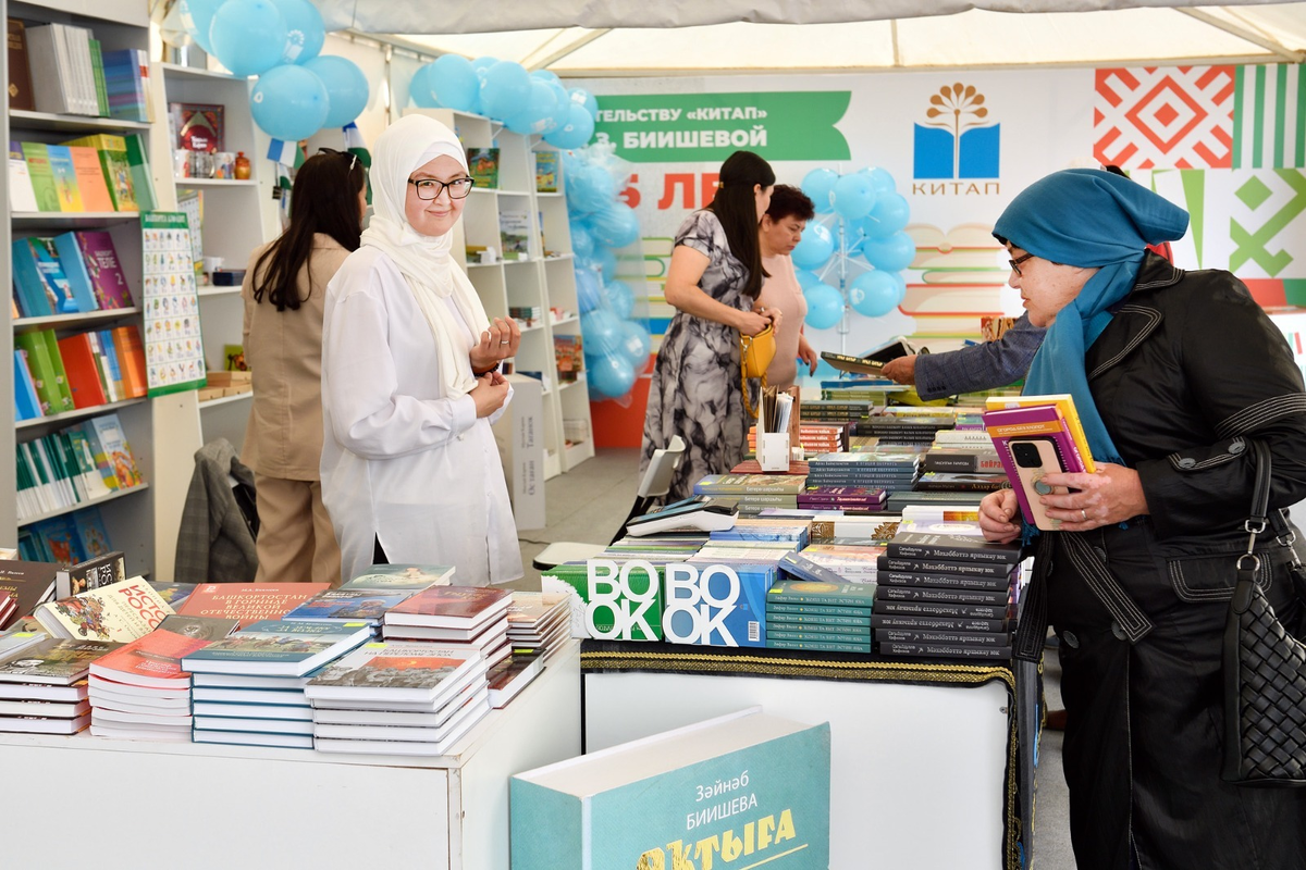 Здесь можно приобрести и художественную, и учебную литературу.Фото:Ринат РАЗАПОВ