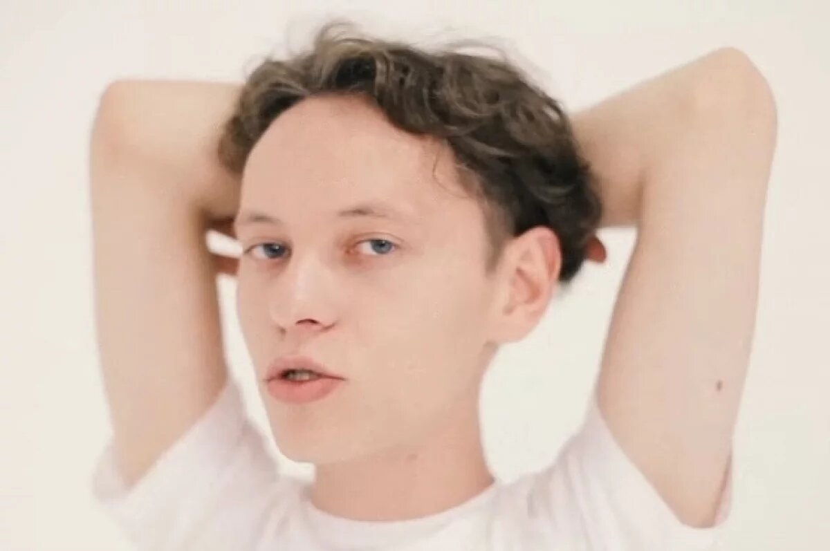    Певец и блогер Шарлот находится в колонии-поселения Тольятти