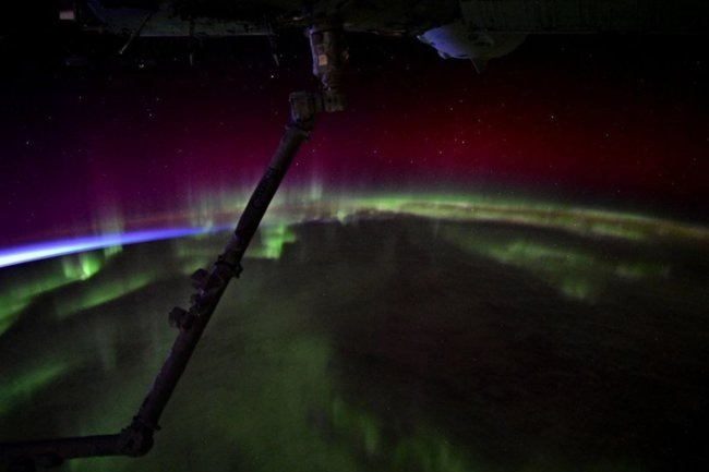    космос / орбита / магнитная буря