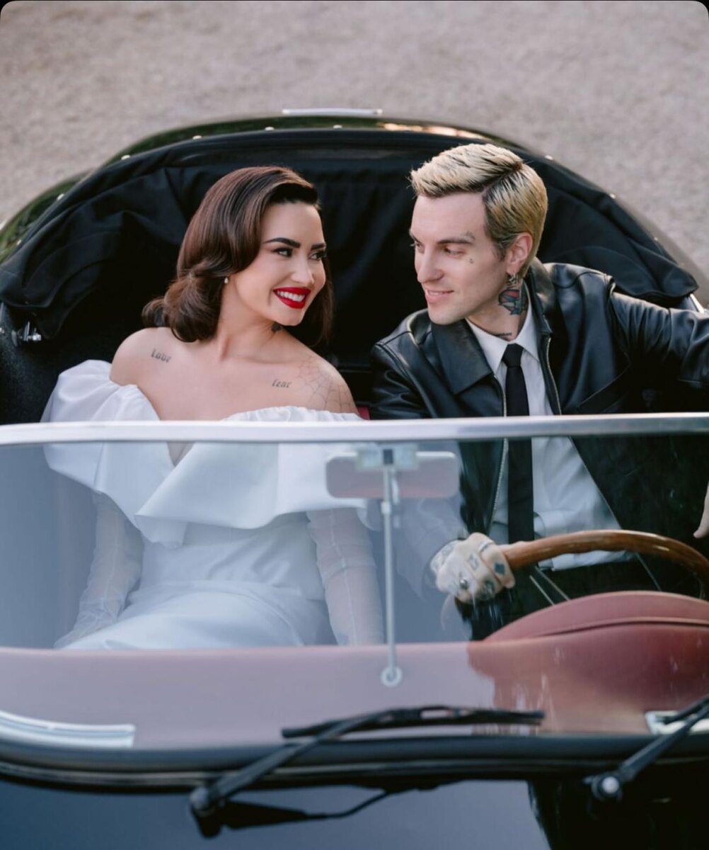 Деми Ловато и Джутс.