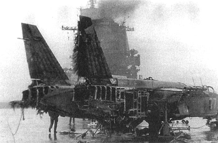 Як-141 на палубе «Адмирала Горшкова» после пожара