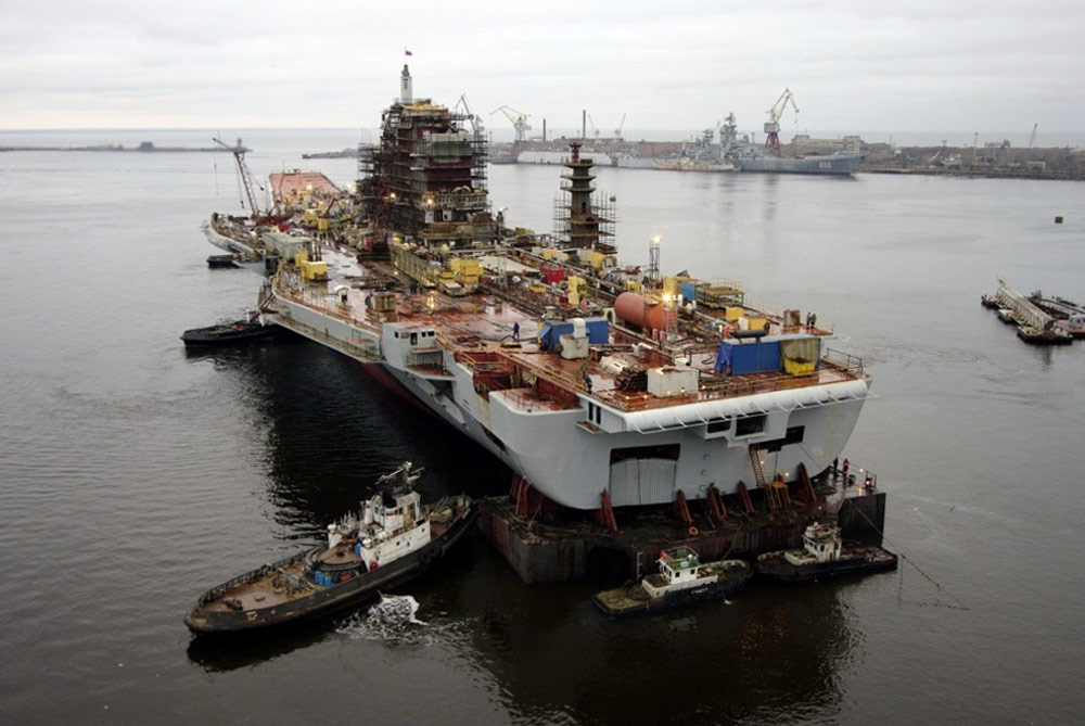 Вывод «Викрамадитьи» из наливного бассейна ПО «Севмаш» 4 декабря 2008 года. Источник фото: http://www.nashflot.ru/