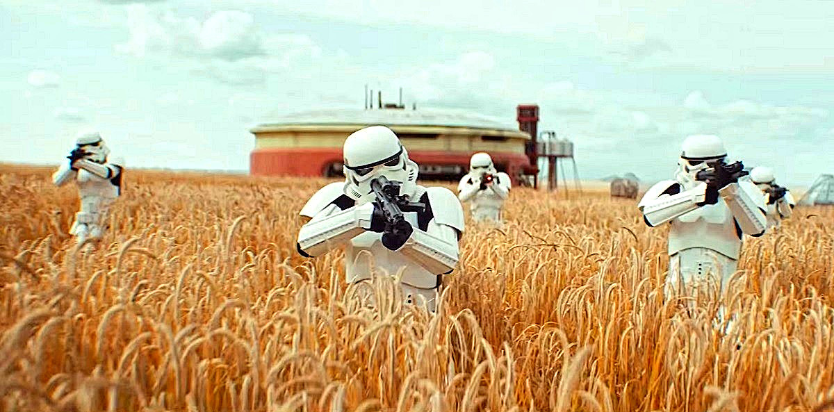 - Руки вверх! Ты кто такой? - Кто я?! Простите, я художник Шишкин, картину "Рожь" тут рисую...