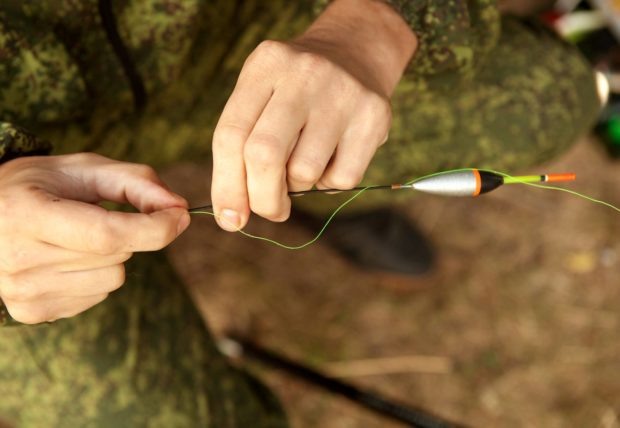 Поплавочная рыбалка на озере