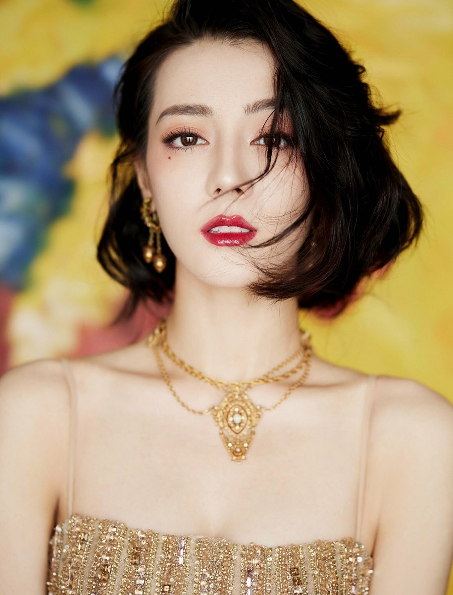 Снимок с экрана монитора. Китайская актриса Дильраба Дильмурат.