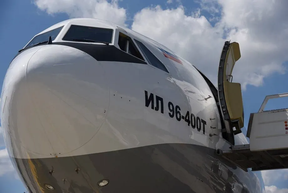   Ил-96-400Т