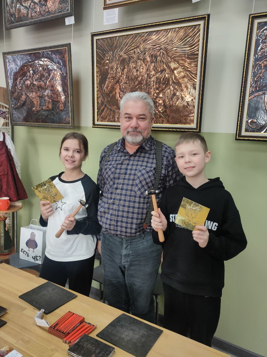 Приближается лето пора каникул и отпусков. Ждем приглашений от учреждений , домов и баз отдыха и просто граждан для проведения мастер класса по чеканке. Проводим как для детей от 10 лет так и для взрослых. Индивидуальные и групповые. 