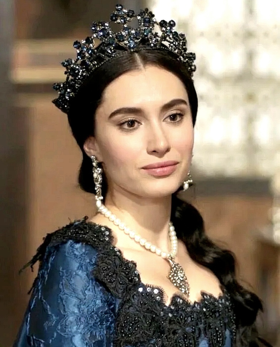 Валиде Турхан.