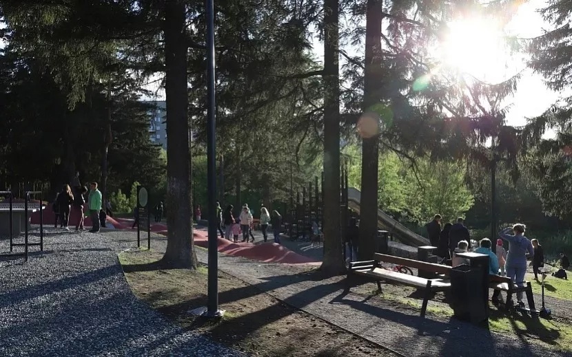    Пляж на центральной площади, стадион, которого нет, и выпускной с глубоким декольте: что обсуждают ижевчане в соцсетях 29 мая