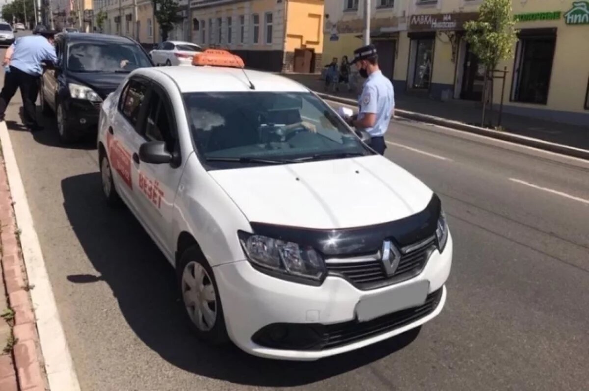    Регулярные рейды среди таксистов выявляют нарушения.