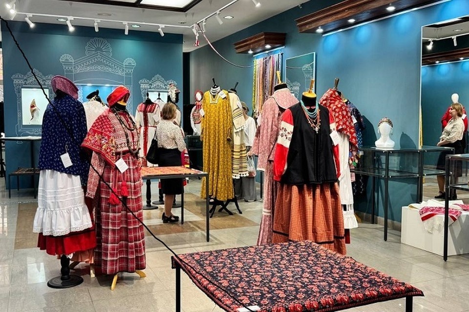    Над выставкой трудились десять мастеров Самарского края. Анастасия СЕМДЯНОВА