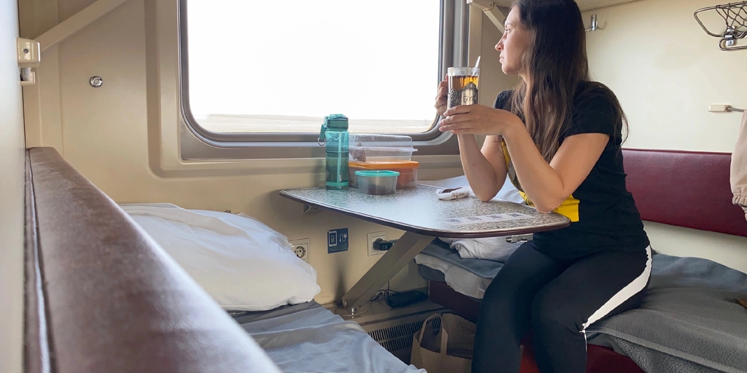 Обязан ли пассажир сдавать белье в поезде, да или нет? А какие вещи должен делать сам проводник?