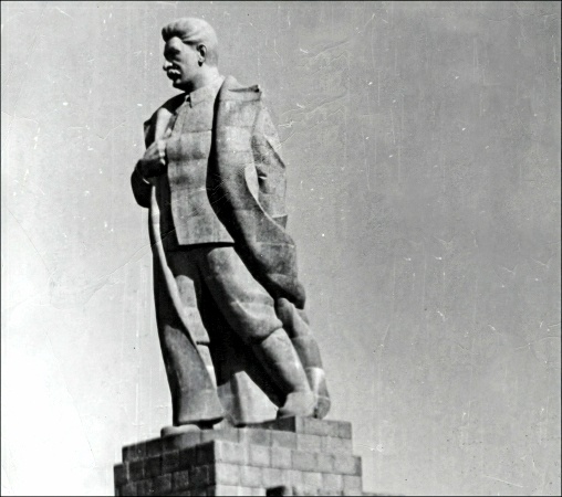 "И стоит Он напролом, И летит как конница...!" Пророческая песня о товарище Сталине одного их главных антисоветчиков СССР. ч.2
