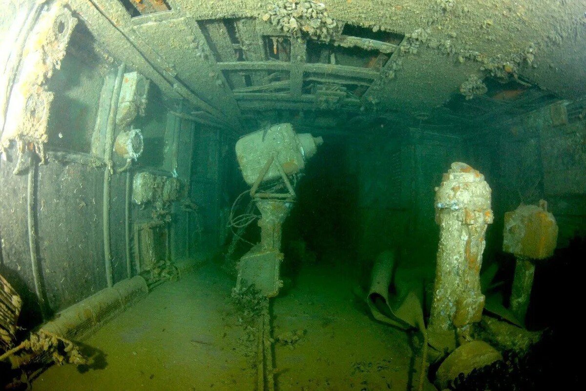 Капитанский мостик "Нахимова". Водолазная съёмка