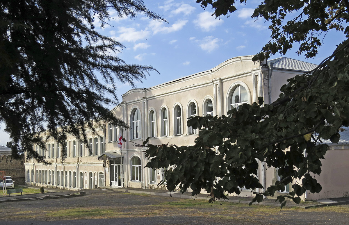 Новое здание в крепости