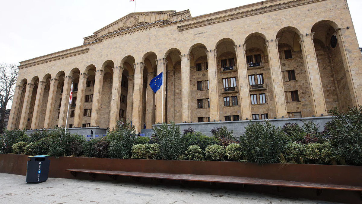 Парламент Грузии (Фото: https://dzen.ru/a/Z0ocnbofezCODCRcphoto: Sputnik / Stringer)