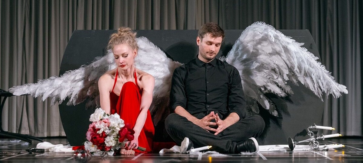 Спектакль "Зал ожидания". В главных ролях Ходченкова и Метёлкин