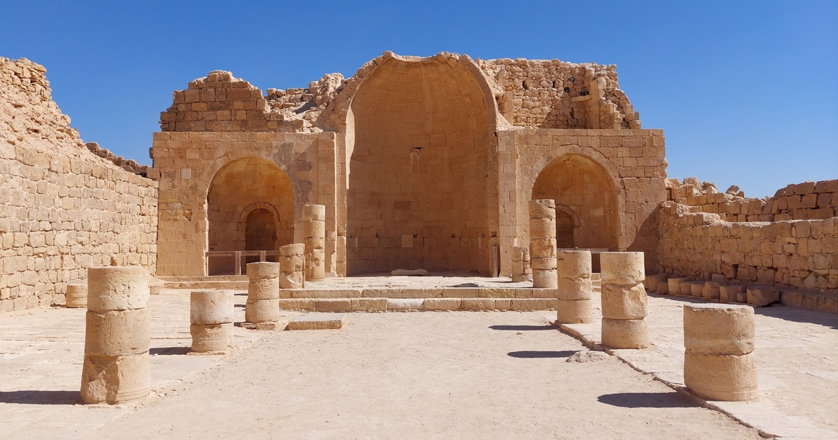 Шивта. Античный храм стоял внутри пирамиды