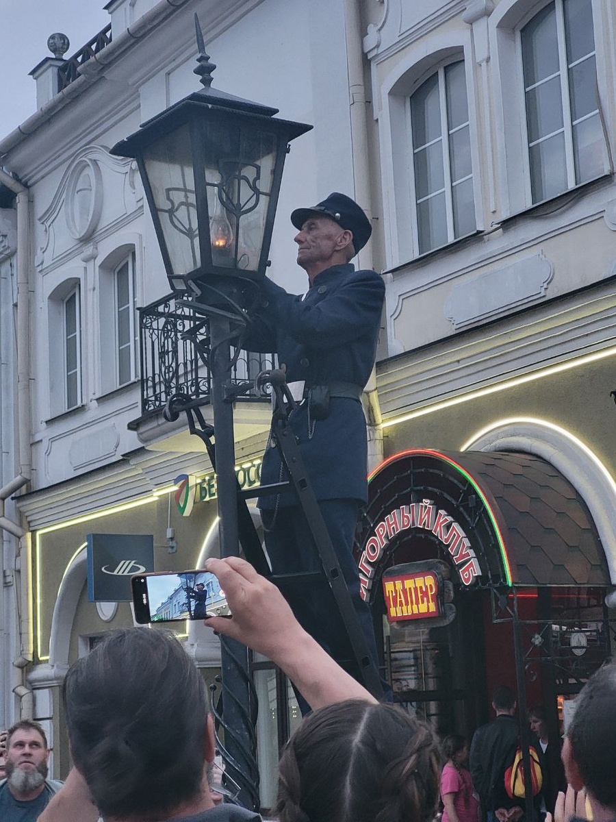 Момент зажжения фонарей