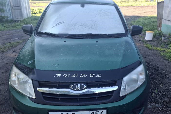 Автомобильное стекло покрылось слоем инея. © Фото предоставлено Шакиром Сулеймановым.📷
