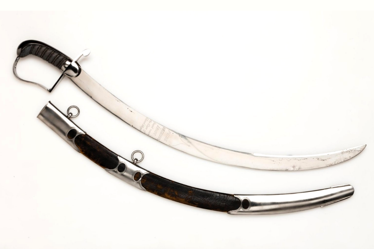 Сабля с клинком из метеоритного железа, мастер Джеймс Соверби (клинок) мастер Джон Проссер (эфес и ножны), Великобритания, 1814 г. © Эрмитаж