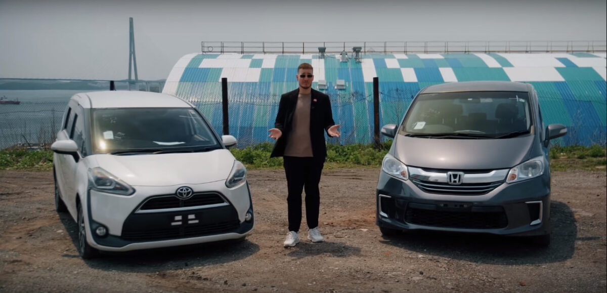 Toyota Sienta и Honda Freed. Источник: скриншот из VKвидео канала «Япония Транзит»