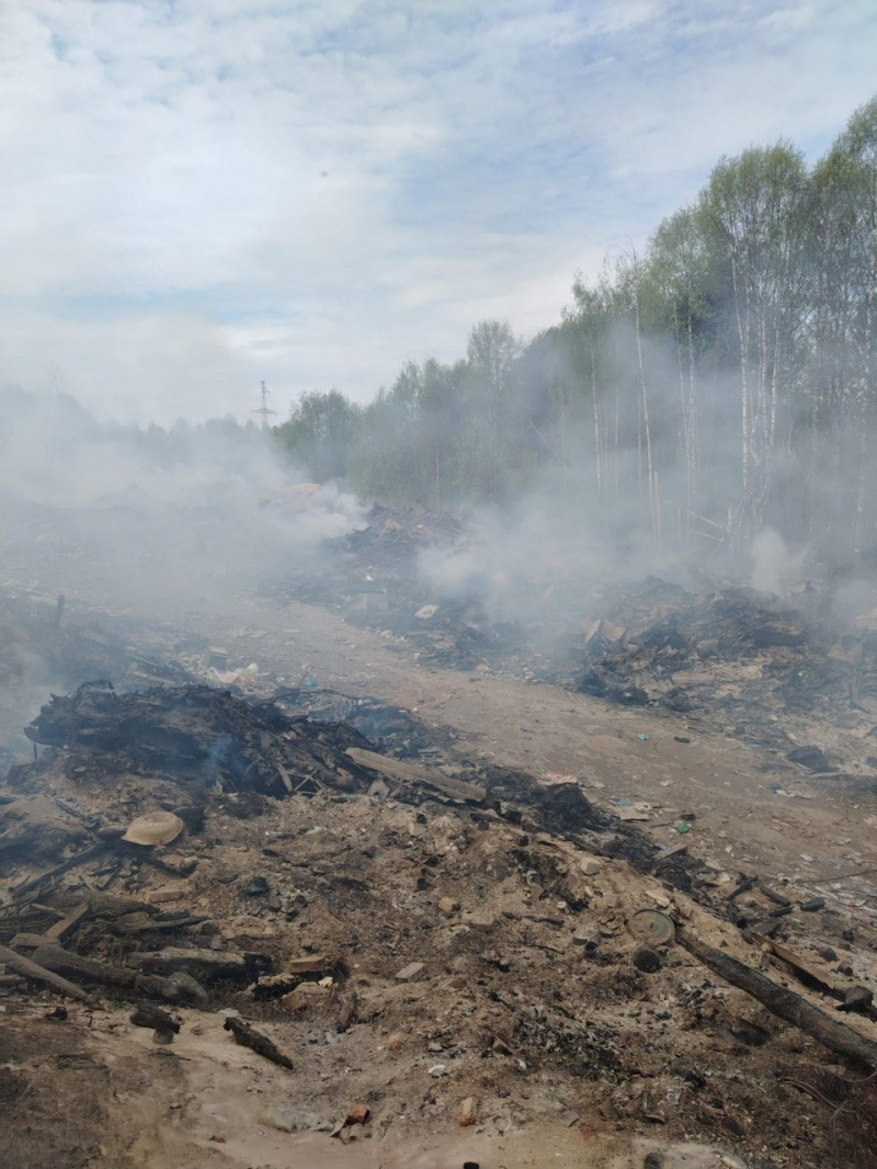    Дым окутал тлеющую свалку на севере КарелииГоскомитете Карелии по безопасности