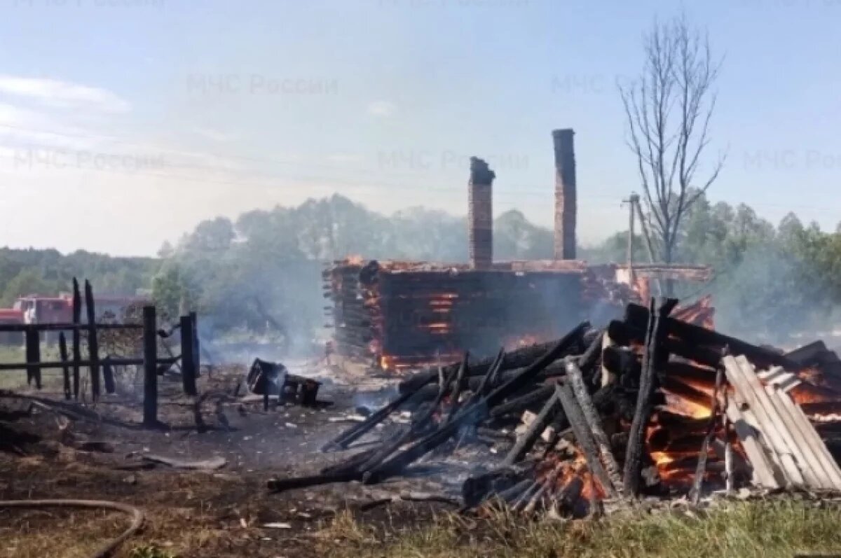    Частный жилой дом сгорел в брянском селе Бацкино