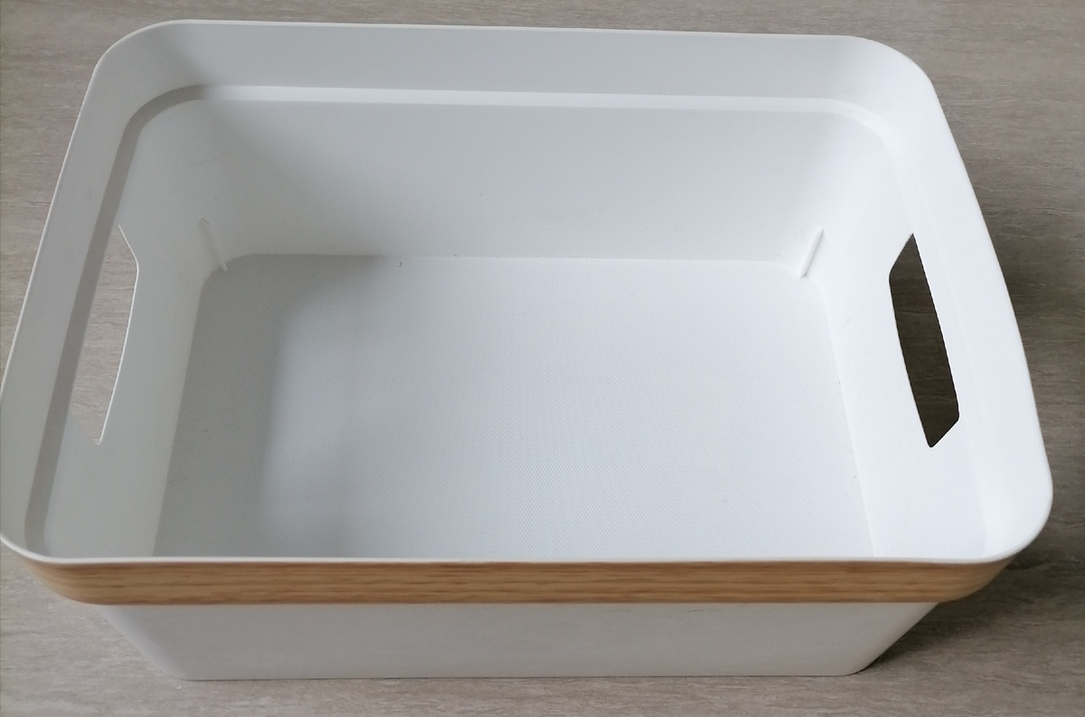 Довольной большой лоток.