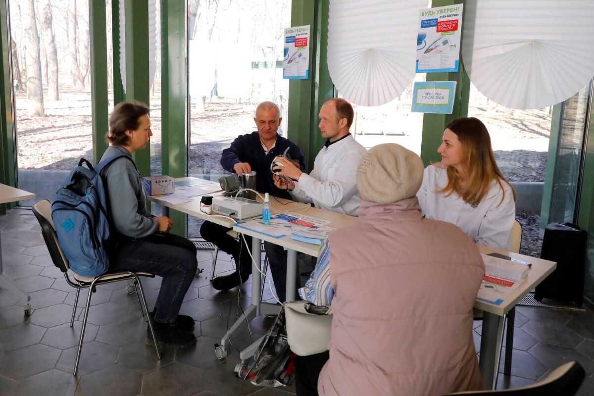    Все желающие смогут получить бесплатные консультации врачей и пройти экспресс-обследования