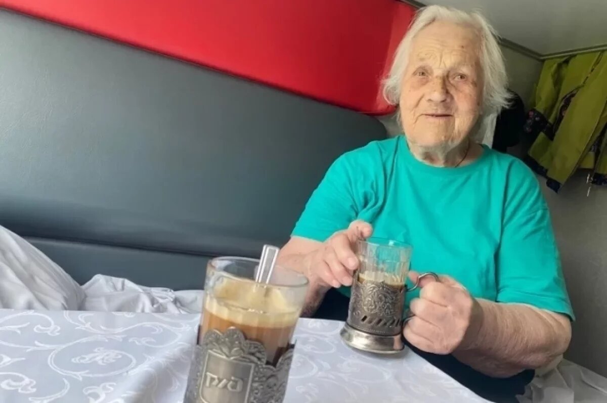    93-летняя тревел-блогер баба Женя рассказала о встрече с Путиным