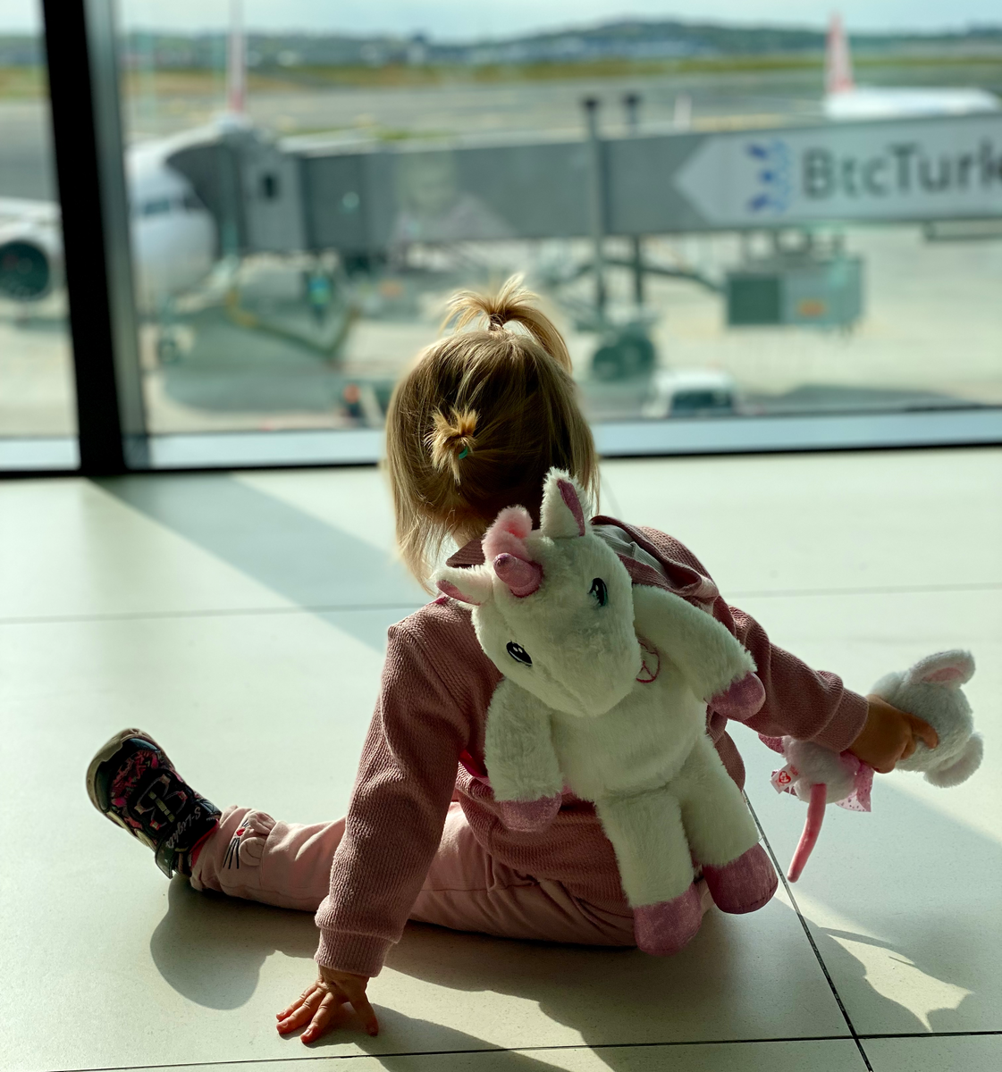 В ожидании вылета с двухчасовой задержкой в аэропорту Стамбула