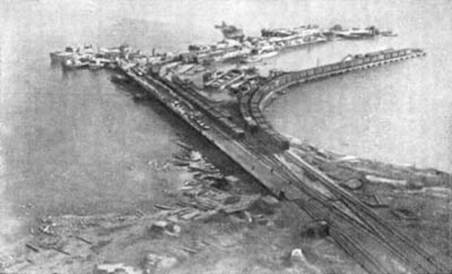 Вид на порт Осиновец, видимо, 1942 год