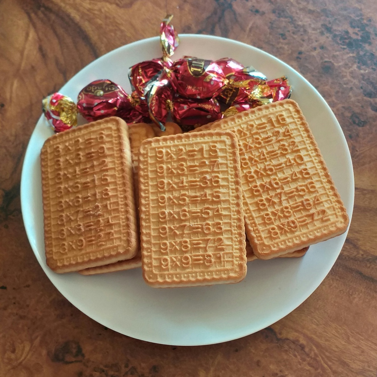 Математическое печенье с таблицей умножения