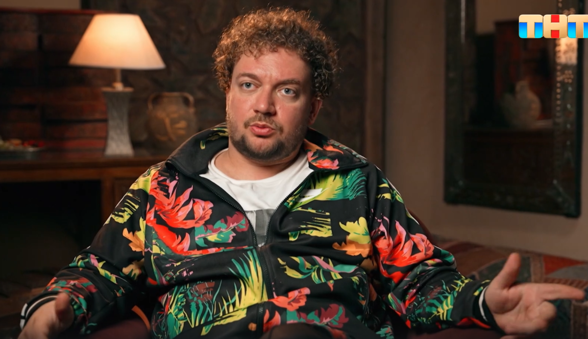 — Сегодня уйдёт тот человек, которого мы бы не хотели убирать, но придётся. Мы должны запутать всех, чтобы не было понятно кто это сделал и почему. Нет мотивов, нет следствия