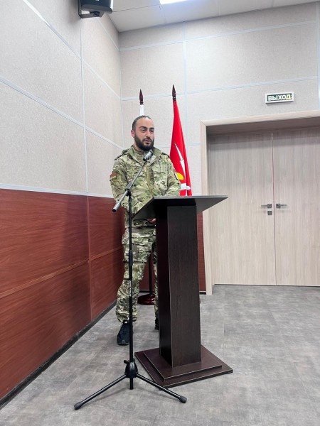 Выступает командир АрБата Айк Гаспарян