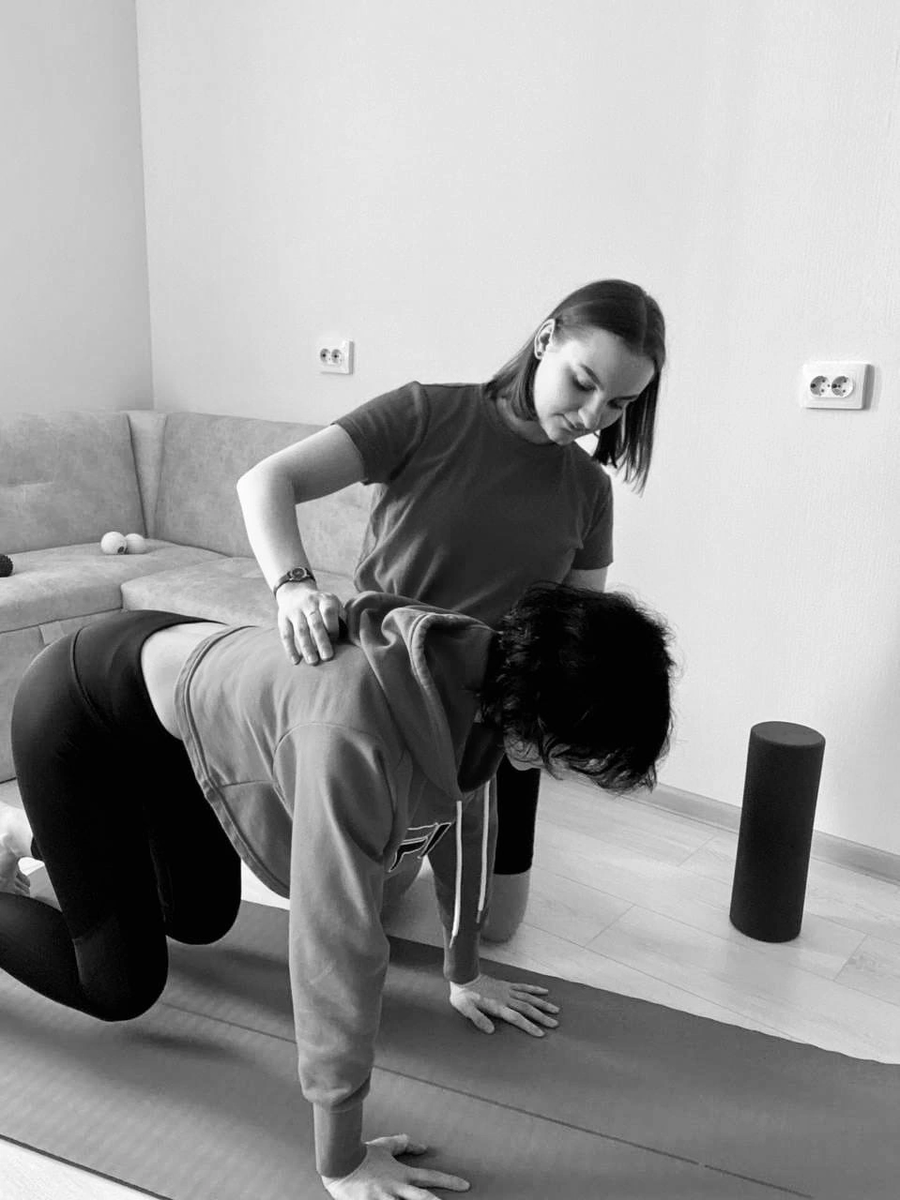 С уважением, фитнес-тренер и специалист по коррекции осанки Исакова Юлия. Спасибо, что дочитали статью до конца! Пожалуйста, поставьте лайк, если она была полезной для вас. Ниже я собрала подборку статей, которые будут актуальны для девушек и женщин, заинтересованных в здоровой осанке и стройной фигуре. Благодарю за внимание, на связи!