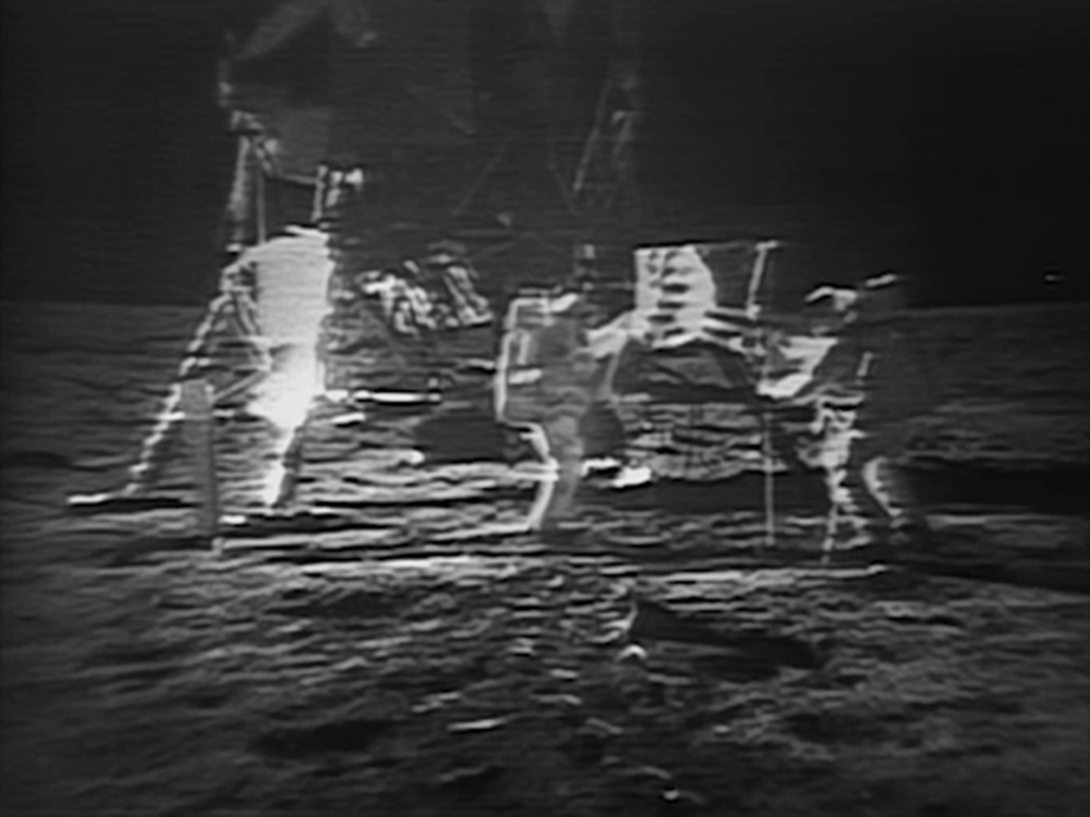    Качество трансляции с Луны образца 1969 года в современном мире никого не устроит