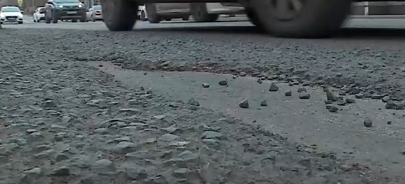     В Красноярске начали переделывать уже отремонтированные дороги