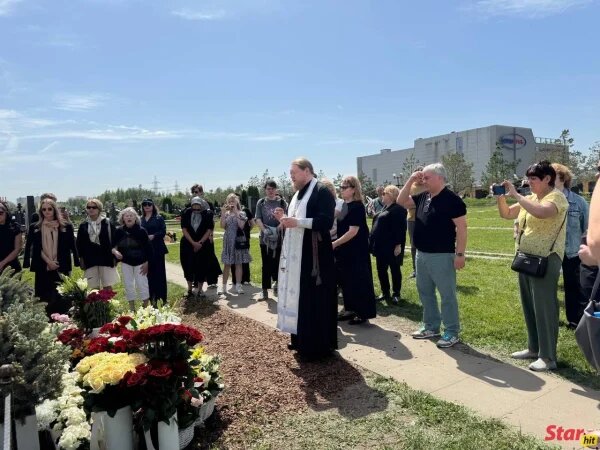    Могила Анастасии Заворотнюк. Фото: СтарХит