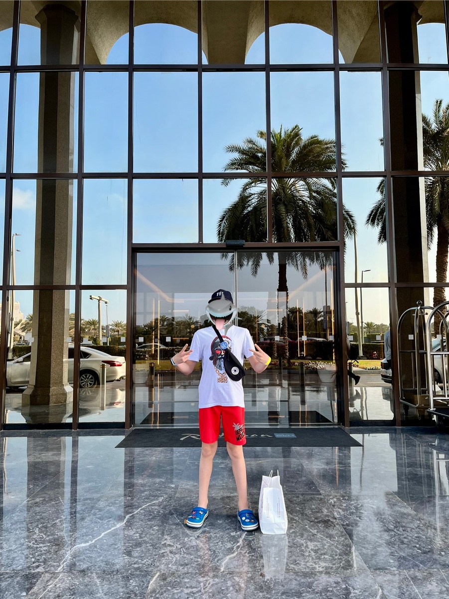 Старшему отель зашёл)