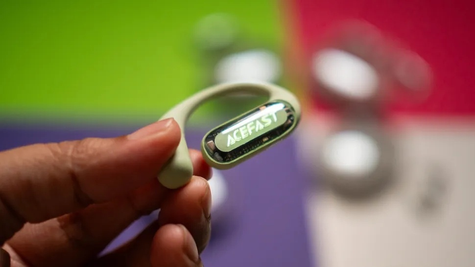    Acefast выпустила TWS-наушники с яркой подсветкой и открытой конструкцией