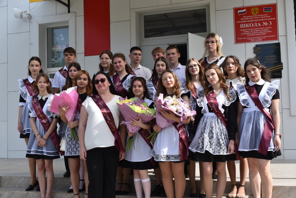    Выпускной одиннадцатый класс. Фото Елены Крестьяновой, «ТАМАНЬ».