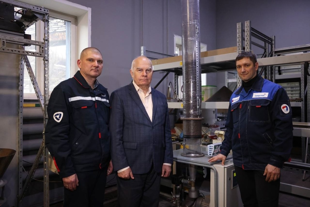 По центру: автор патента, доктор технических наук профессор Николай Николаевич Синицын