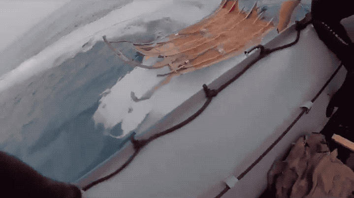 Сцены спасения были сняты на камеру. (ВМС США)
